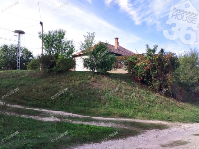 Eladó családi ház, Tiszaalpáron 23.9 M Ft, 2 szobás