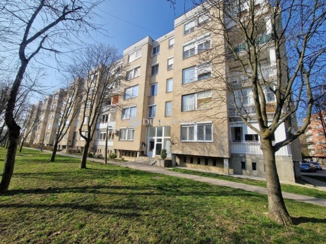 Eladó téglalakás, Mohácson 40.9 M Ft, 3 szobás