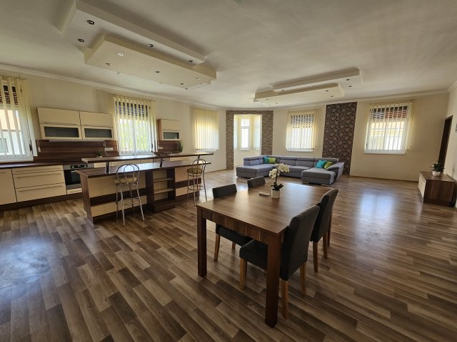 Eladó téglalakás, Pápán 72.9 M Ft, 3+1 szobás