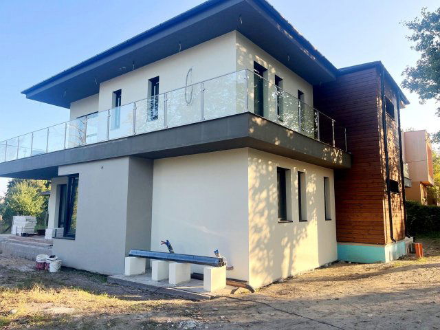 Eladó téglalakás, Szigetszentmiklóson 89.7 M Ft, 4 szobás