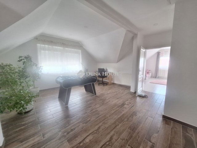 Eladó családi ház, Harkányban 236 M Ft, 8 szobás