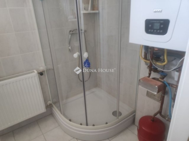 Eladó ipari ingatlan, Pécsett 250 M Ft / költözzbe.hu