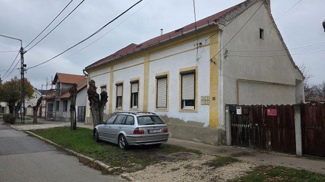 Eladó sorház, Székesfehérvárott 45 M Ft, 2 szobás