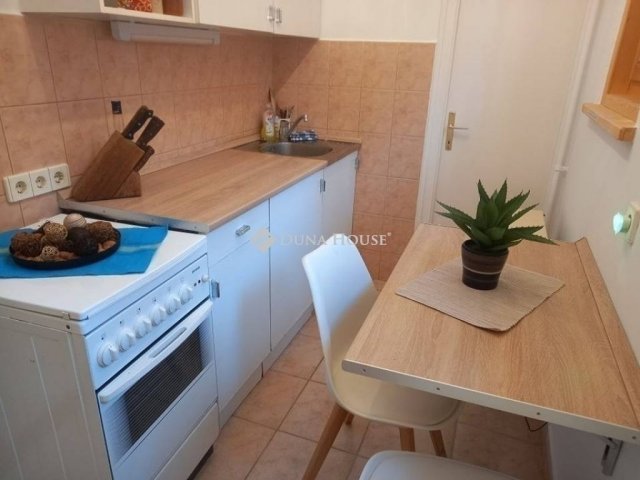 Eladó téglalakás, Pécsett 69 M Ft, 2 szobás