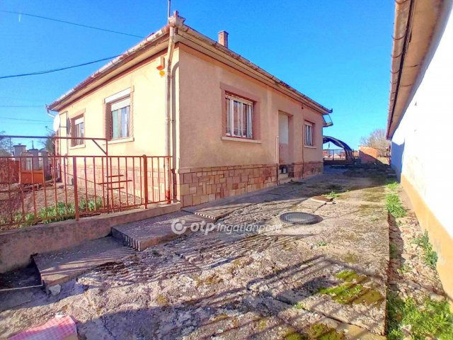 Eladó családi ház, Csányon 18.5 M Ft, 4 szobás