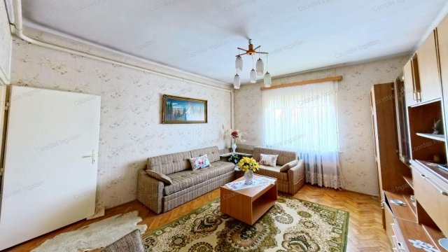 Eladó családi ház, Ajkán 68 M Ft, 4+1 szobás