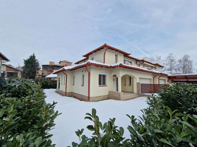 Eladó ikerház, Dunakeszin 198 M Ft, 5 szobás