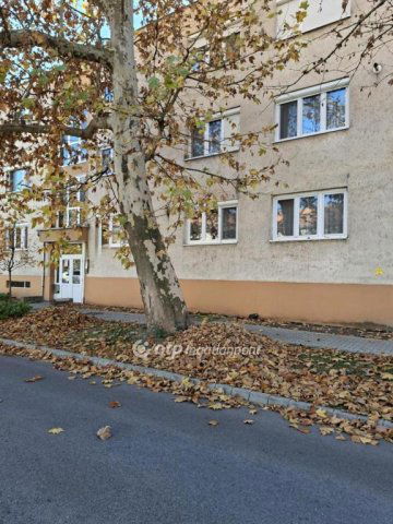 Eladó téglalakás, Hajdúböszörményen 65 M Ft, 2 szobás