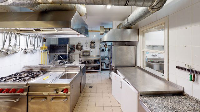 Eladó üzlethelyiség, Hajdúszoboszlón 85 M Ft, 12 szobás