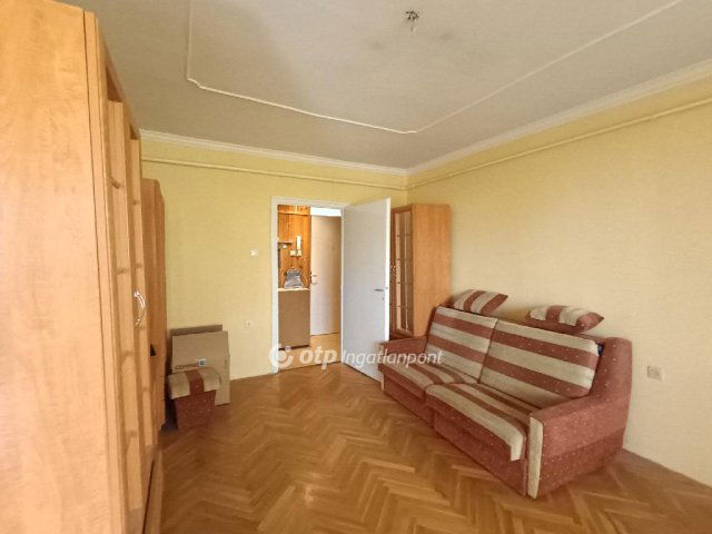 Eladó téglalakás, Szentesen 22 M Ft, 2 szobás