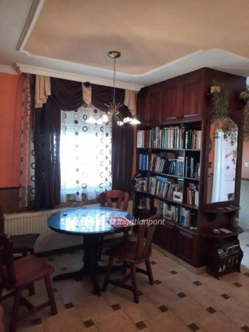 Eladó családi ház, Vonyarcvashegyen 145 M Ft, 7+1 szobás