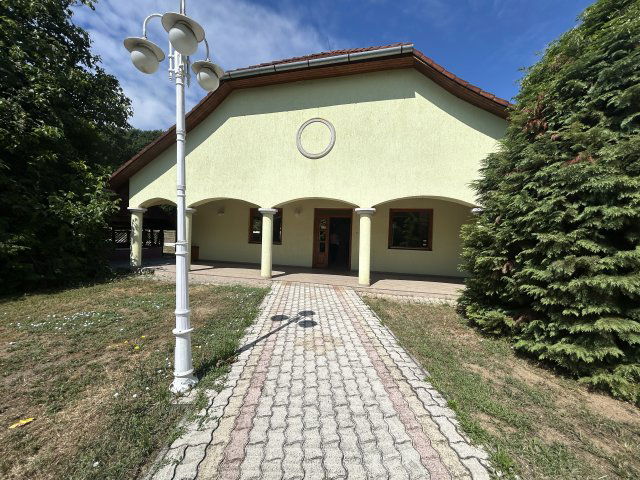 Eladó hotel, Somogyaszalón 440 M Ft, 50 szobás