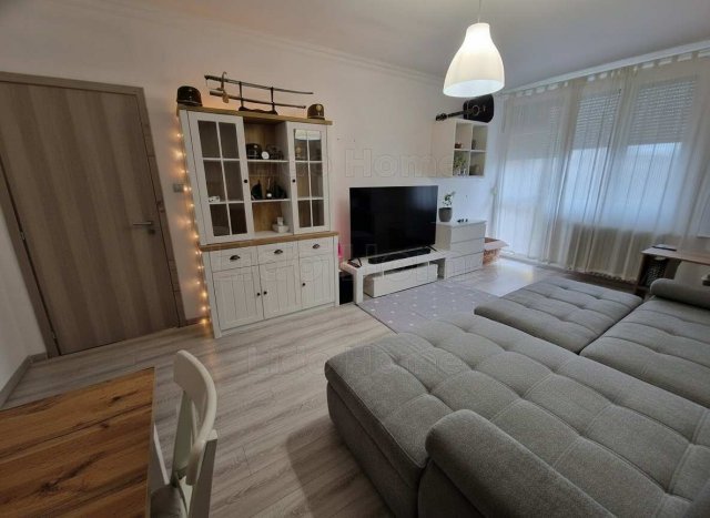 Eladó téglalakás, Székesfehérvárott 57.5 M Ft, 3 szobás