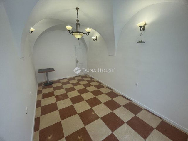 Eladó téglalakás, Győrött 32.5 M Ft, 1 szobás