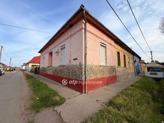 Eladó téglalakás, Tiszalökön 9.9 M Ft, 1 szobás