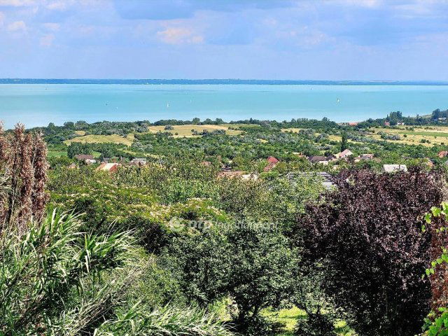 Eladó családi ház, Balatonalmádiban 181.1 M Ft, 3+2 szobás