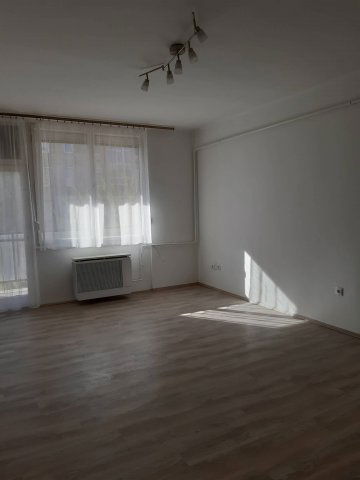 Eladó téglalakás, Pápán 32 M Ft, 2 szobás