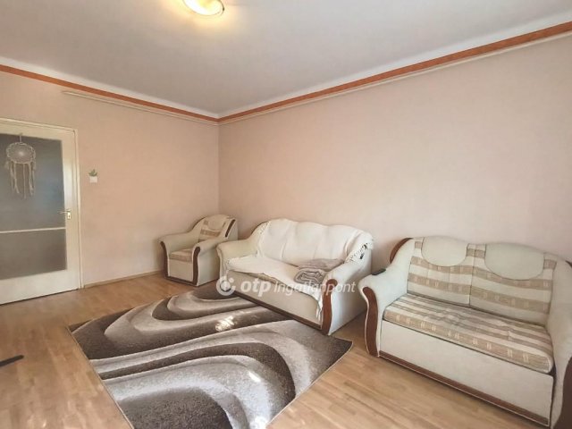 Eladó téglalakás, Szentesen 28 M Ft, 2 szobás