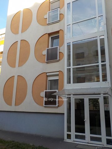 Eladó panellakás, Kaposváron 49.8 M Ft, 3 szobás