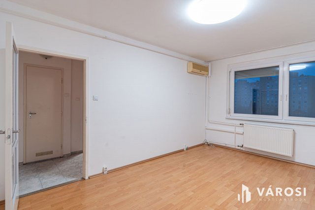 Eladó panellakás, Szegeden 37.9 M Ft, 2 szobás