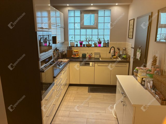 Eladó téglalakás, Győrött 89.9 M Ft, 2 szobás