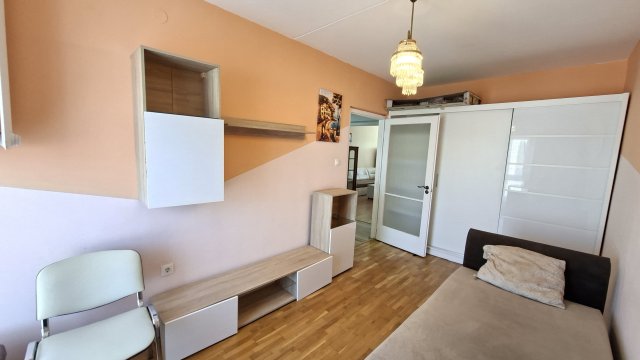 Kiadó panellakás, albérlet, Pécsett 230 E Ft / hó, 3 szobás
