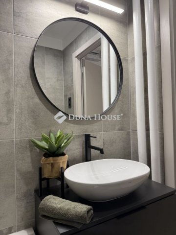 Eladó panellakás, Pécsett, Nagy Imre úton 51.9 M Ft, 2 szobás