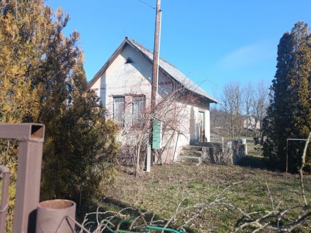 Eladó családi ház, Cegléden 28.9 M Ft, 1 szobás