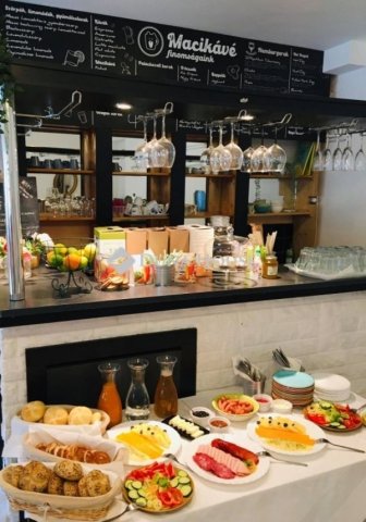 Eladó hotel, Galgahévízen 215 M Ft, 16 szobás