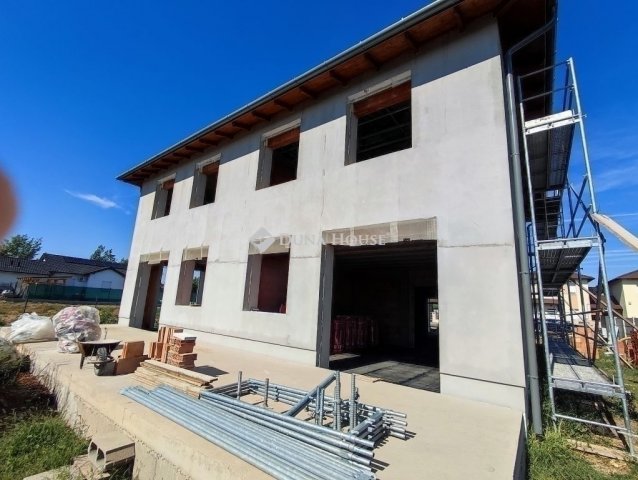 Eladó ikerház, Vecsésen 132 M Ft, 4 szobás