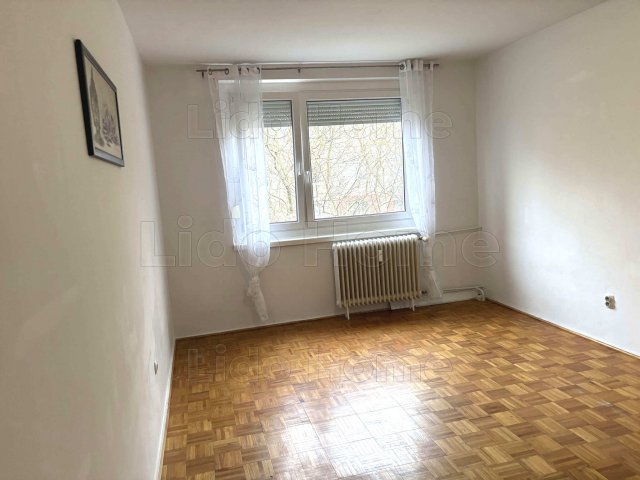 Eladó panellakás, Győrött 44.499 M Ft, 2 szobás