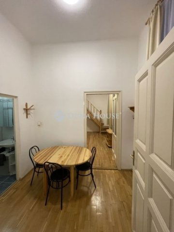 Eladó téglalakás, Budapesten, VI. kerületben 74.5 M Ft, 1 szobás