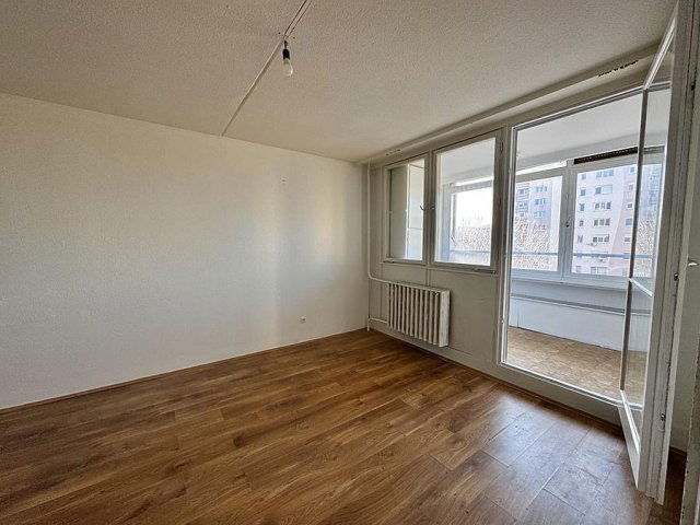 Eladó panellakás, Budapesten, III. kerületben 63.9 M Ft