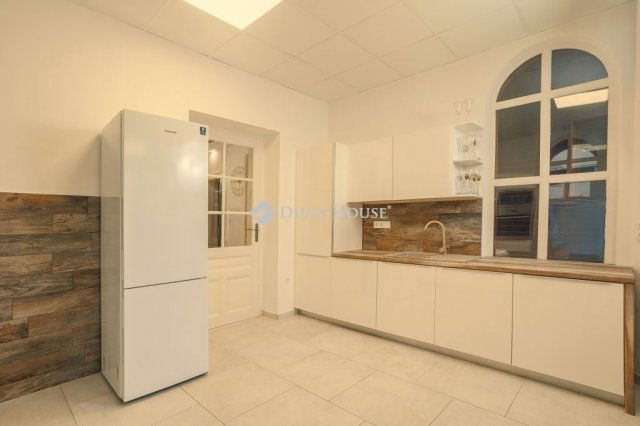 Eladó téglalakás, Pécsett 120 M Ft, 4 szobás