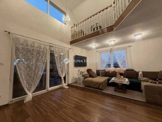 Eladó családi ház, Vecsésen 137.9 M Ft, 4 szobás