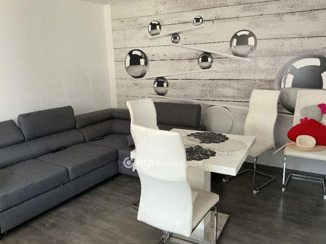 Eladó családi ház, Levelek 30 M Ft, 2 szobás