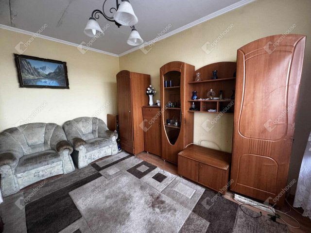 Eladó panellakás, Székesfehérvárott 42 M Ft, 2 szobás