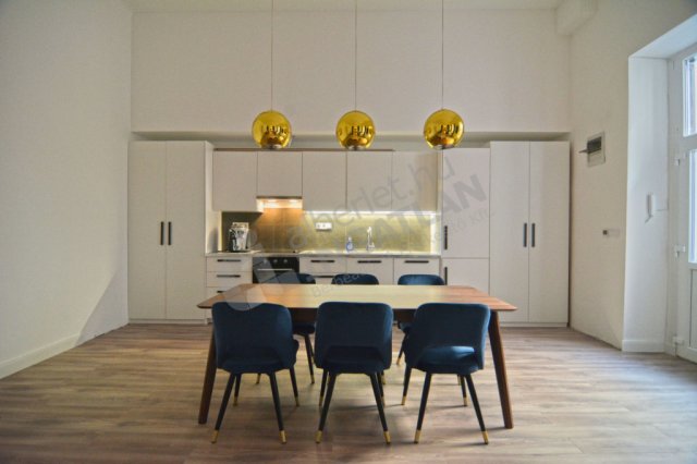 Eladó téglalakás, Budapesten, V. kerületben, Szemere utcában