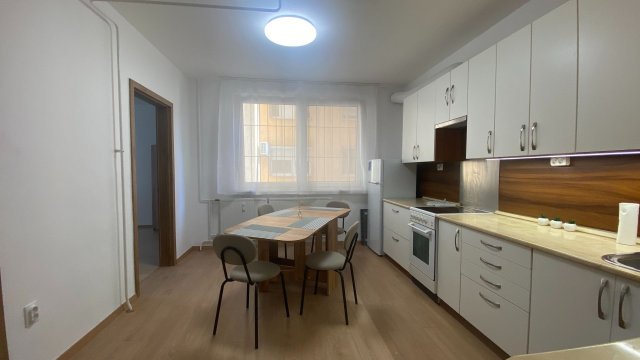 Kiadó panellakás, albérlet, Debrecenben 360 E Ft / hó, 3 szobás