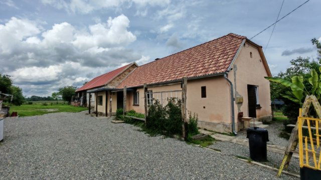 Eladó családi ház, Zalátán 24 M Ft, 2 szobás