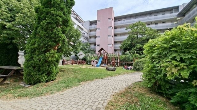 Eladó téglalakás, Pécsett 65.9 M Ft, 3 szobás