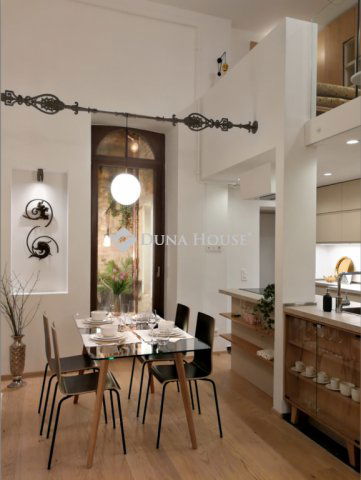 Eladó téglalakás, Budapesten, VI. kerületben 99 M Ft, 1 szobás