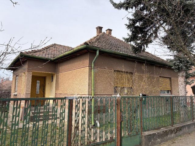 Eladó családi ház, Balassagyarmaton 32.45 M Ft, 2 szobás