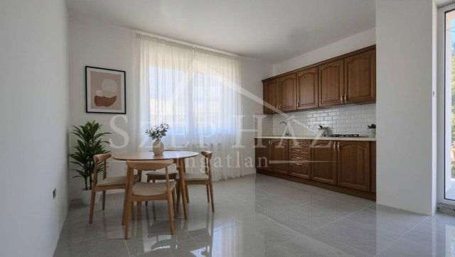 Eladó téglalakás, Pécsett 99.5 M Ft, 3 szobás