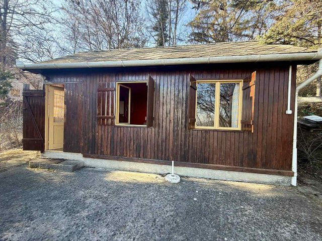 Eladó nyaraló, Vácon 20 M Ft, 1 szobás / költözzbe.hu