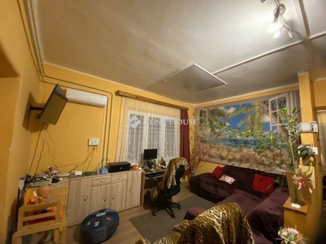 Eladó családi ház, Szegeden 90 M Ft, 4 szobás