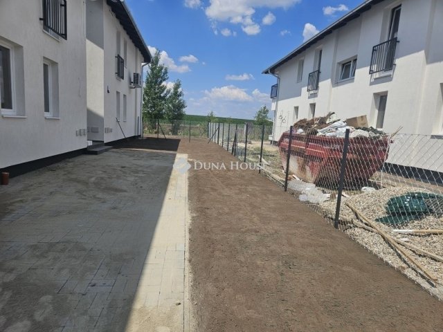 Eladó téglalakás, Mendén 79.9 M Ft, 4 szobás