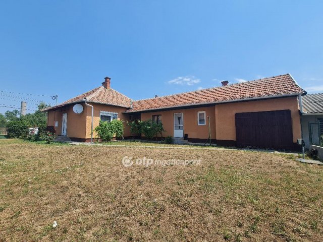 Eladó családi ház, Tiszacsegén 25.9 M Ft, 2 szobás