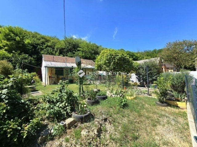 Eladó családi ház, Pécelen 28.9 M Ft, 3 szobás