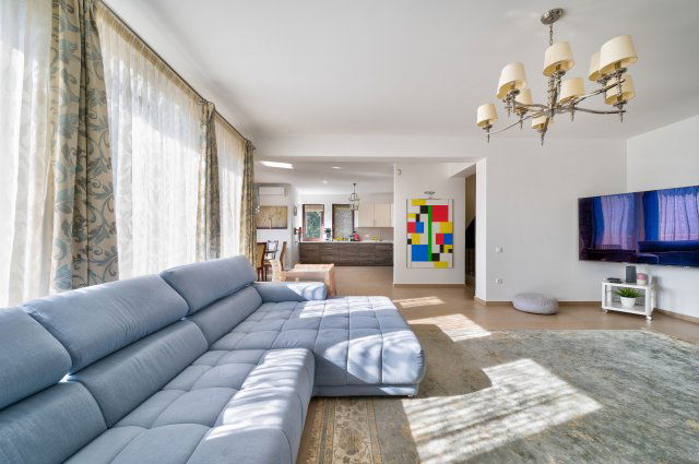 Eladó családi ház, Nagykovácsiban 350 M Ft, 6 szobás